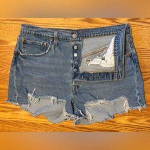 High rise button fly Levi’s denim shorts